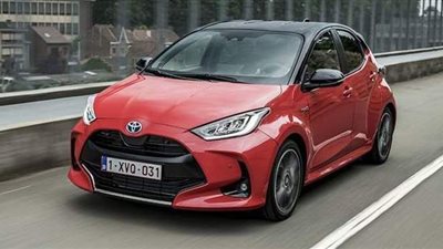 تويوتا ياريس بمواصفات هجين تجمع بين احتراق تقليدي ومحرك كهربائي