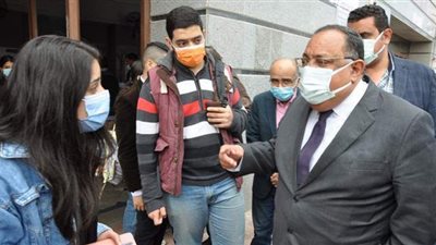 رئيس جامعة حلوان: تركيب جهاز x-ray وفتح منافذ إضافية لتقليل كثافة الطلاب