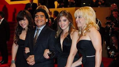 زوجته السابقة تفجر مفاجأة: مارادونا اختطف قبل إعلان وفاته