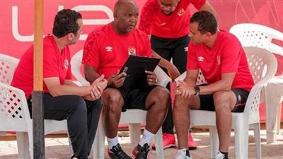 موسيماني يحاضر لاعبي الأهلي بالفيديو قبل لقاء فيتا كلوب