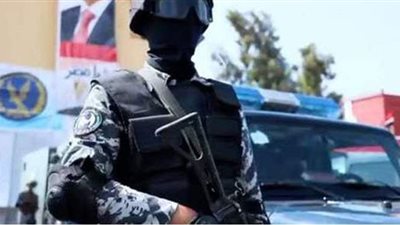 مصادرة 142 طن مخللات وجلود وشرائح غراء مغشوشة  داخل 5 مصانع مخالفة