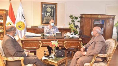 تخصيص ٤٢ قطعة أرض لإنشاء مدارس بقرى أسيوط ضمن 