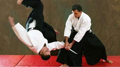 لا تحتاج لقوة بدنية.. تعرفي على رياضة الآيكيدو لحماية نفسك |فيديو