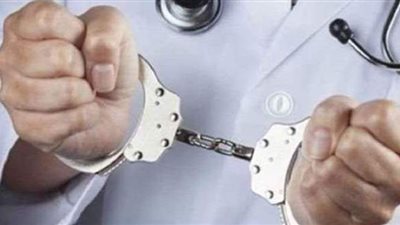 الأطباء المزيفون.. خريج علوم يعمل دكتور نساء وتوليد.. موظف يفتح عيادة مخ وأعصاب.. والنقابة لا تملك حق الضبطية القضائية