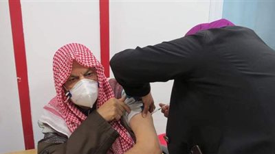 التأمين الصحي الشامل: بدء تطعيم كبار السن بلقاح كورونا