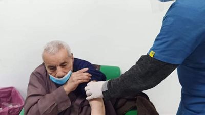 بدء تلقي المسنين في كفر الشيخ لقاح كورونا | فيديو وصور