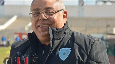 غرائب الدوري المصري.. مدرب المحلة يرتدي قميص الباطن السعودي في مباراة البنك الأهلي | صور