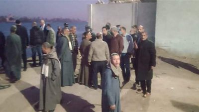 النيابة تعاين موقع سقوط سيارة بنيل أسيوط ووفاة ٧ ركاب