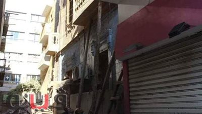 رئيس مدينة المنيا يتفقد عقارا آيلا للسقوط