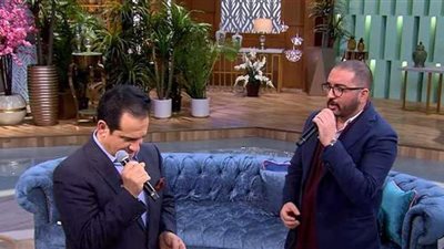 ابن الوز عوام.. نجل محمد ثروت يفاجئ منى الشاذلي بصوته المميز | فيديو