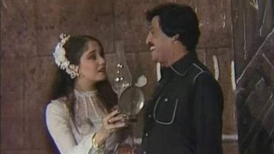 الخروج عن النص فكرتي.. سمير غانم يكشف لأول مرة كواليس مسرحية المتزوجون | فيديو