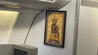 الخطوط الجوية الإيطالية تصمم ديكورا خاصا لطائرة بابا الفاتيكان من الداخل | فيديو