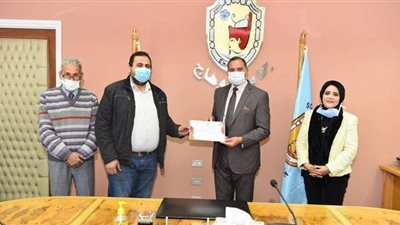 اجتياز ٢٢ متدربا لدورة سلامة الأغذية بجامعة سوهاج