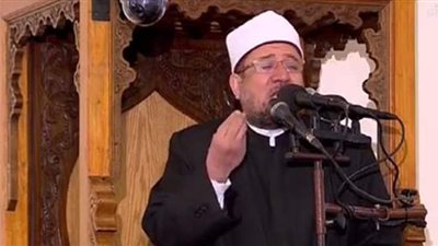 سر بكاء وزير الأوقاف خلال خطبة الجمعة.. وهذه المواقف أظهرت دموعه على الهواء | فيديو