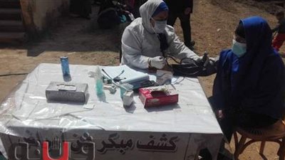كشف وعلاج بالمجان.. قافلة طبية تفحص 1580 مواطنا ببني سويف