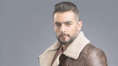 هاني سلامة يلعب شخصية طبيب في 