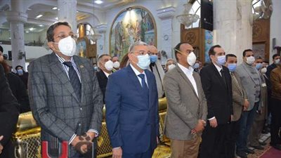 محافظ المنيا يشارك في مراسم تشييع جنازة أسقف بني مزار والبهنسا