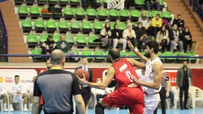 الأهلي يفوز على الزمالك في قمة دوري سوبر السلة