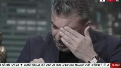 عمرو الليثي يدخل في نوبة بكاء على الهواء لهذا السبب | فيديو