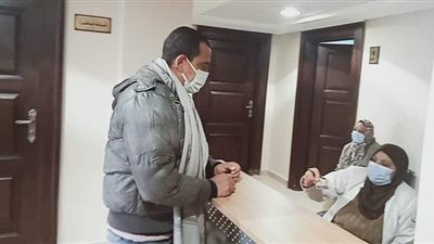 مواطنو الإسكندرية يواصلون التوافد على مركز المرأة لتلقي لقاح كورونا