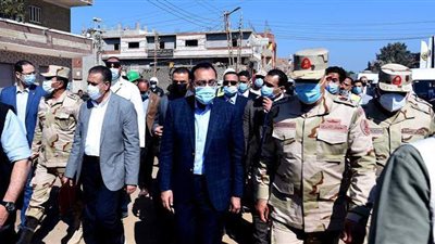 رئيس الوزراء يتفقد مشروع تبطين الترع بالمنوفية