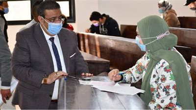 رئيس جامعة قناة السويس يتفقد لجان الامتحانات وسط إجراءات احترازية مشددة