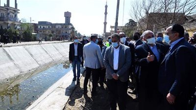 مدبولي يكلف بإنشاء سور سلكي على حواف الترع في الكتل السكانية