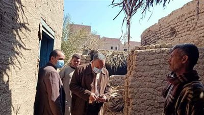 معاينة المنازل المتهالكة للأسر الأكثر احتياجًا بأسيوط لإعادة تأهيلها