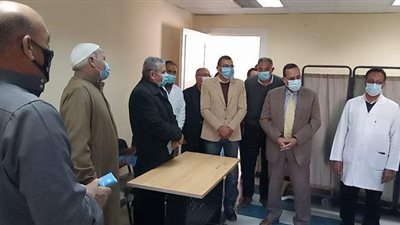 محافظ شمال سيناء يتابع توزيع الدفعة الأولى من لقاح الكورونا | صور