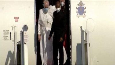 لحظة وصول بابا الفاتيكان إلى مطار بغداد الدولي | فيديو