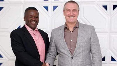 مجموعة الأهلي.. المريخ السوداني يتعاقد مع المدرب الإنجليزي لي كلارك