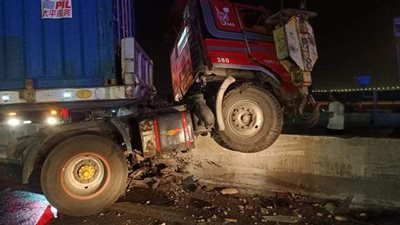 بعد حادث الكريمات.. مصرع شخصين وإصابة 31 آخرين فى حوادث سير منفصلة