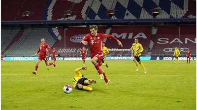 هاتريك ليفاندوفسكي يقود بايرن ميونخ للفوز على دورتموند 4 / 2