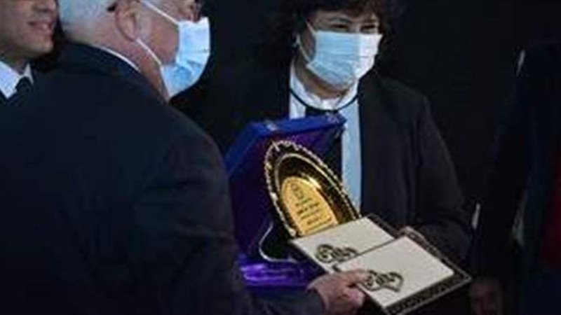 وزيرة الثقافة برفقة