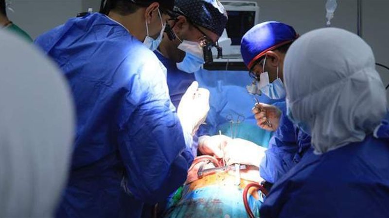 الفريق الطبي خلال