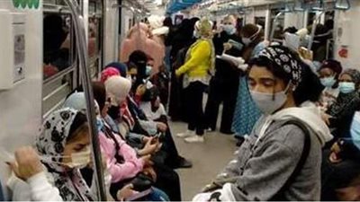المترو يكثف حملات الرقابة على ارتداء الكمامات مع زيادة الركاب