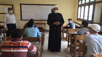 رئيس قطاع المعاهد الأزهرية يتفقد لجان امتحانات الشهادة الإعدادية بالقاهرة