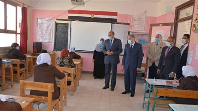 محافظ المنيا يتفقد عددا من لجان اختبارات الشهادة الإعدادية