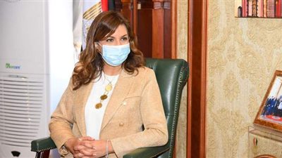 نبيلة مكرم تبحث سبل التعاون  مع مدير مكتب 