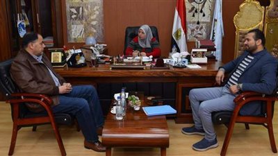 نائب محافظ مطروح تبحث تطوير منظومة التحول الرقمي وشبكات الإنترنت