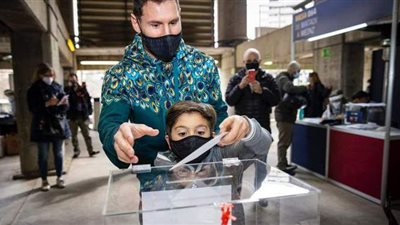 ميسي يدلي بصوته في انتخابات برشلونة