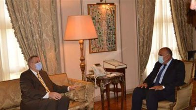 وزير الخارجية يبحث مع مبعوث الأمم المتحدة تطورات الأزمة الليبية