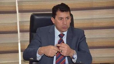 أول تعليق لوزير الرياضة على إخفاق الأهلي والزمالك بأفريقيا | فيديو