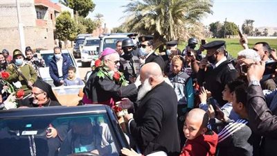 بالطبل البلدي.. مسلمو وأقباط المنيا يستقبلون سفير الفاتيكان | صور