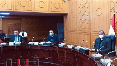 بشارة يستعرض مع نواب الإسماعيلية الموقف التنفيذي لمشروعات محطات المياه