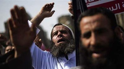 داعية متطرف يكشف سر المعارك المتزايدة بين تيارات الإسلام السياسي