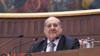 رئيس الشيوخ يدعو الأعضاء لتسجيل رغبات اللجان ويرفع الجلسة لمدة ساعة