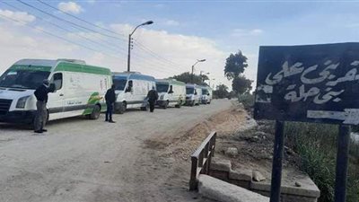 كشف وعلاج بالمجان.. قافلة طبية تفحص 1456 مواطنًا ببني سويف