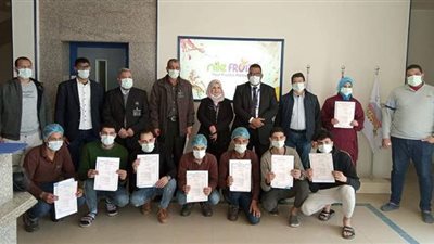 تسليم وثائق التأمين التكافلي ضد الحوادث للعمالة غير المنتظمة بالقليوبية