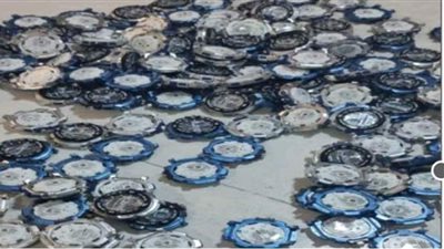 ضبط ساعات وقطع غيار مقلدة ومجهولة المصدر داخل مصنعين بمدينة بدر